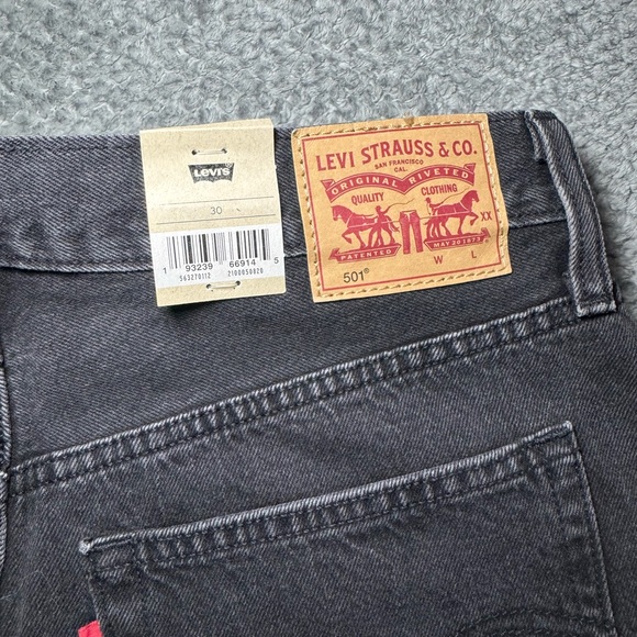 NWT Levi’s 501 Original Fit High-Rise Women’s Jeans Shorts - Black Size 30 - Picture 4 of 5